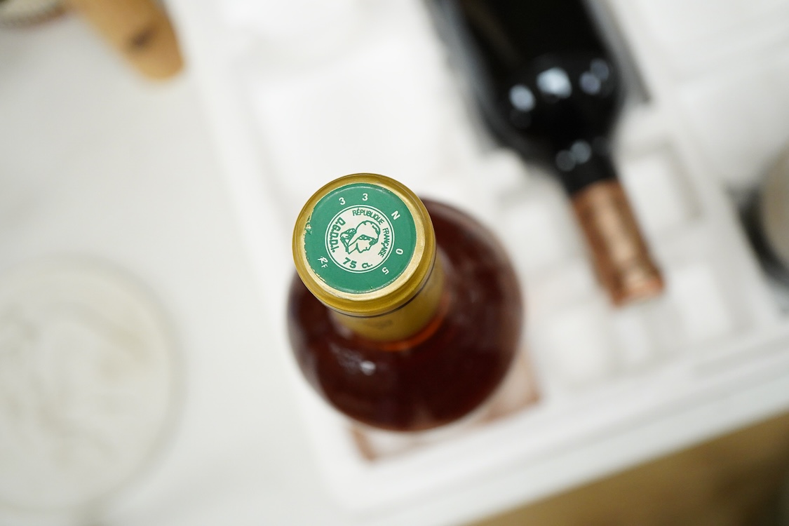 Six bottles of mixed wines, including a bottle of Margaux, Chateau-Lascombes grand cru 2000, a bottle of Larrivet Haut Brion, 2010, two bottles of Chateau Carbonnieux grand cru 2005, a bottle Chateau Grand- Pontet grand